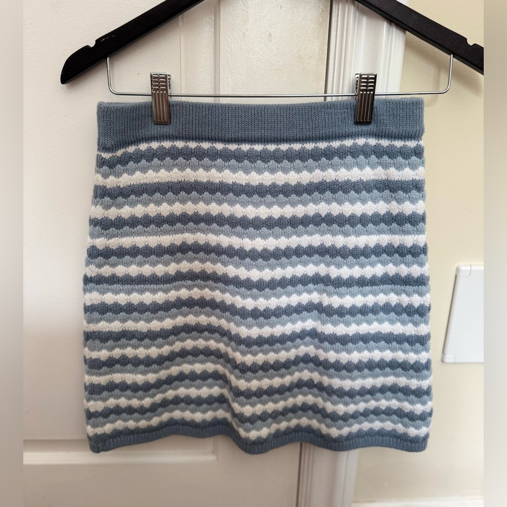 ABERCROMBIE KIDS Blue and White Cotton Knit Skirt (13/14)